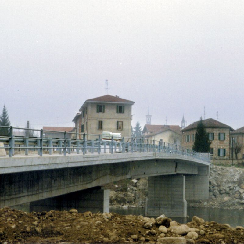 Ponte sul fiume Tanaro